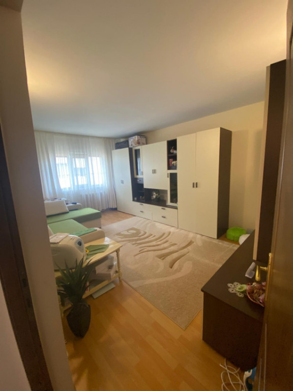 Apartament de vanzare, cu 2 camere decomandat, 50 mp, zona B