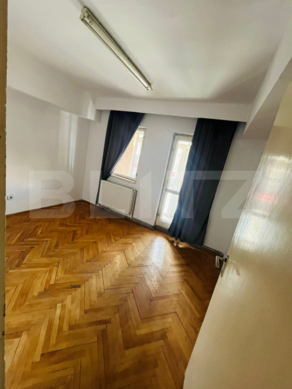 Apartament cu 4 camere, 81 mp, decomandat, zona Materna
