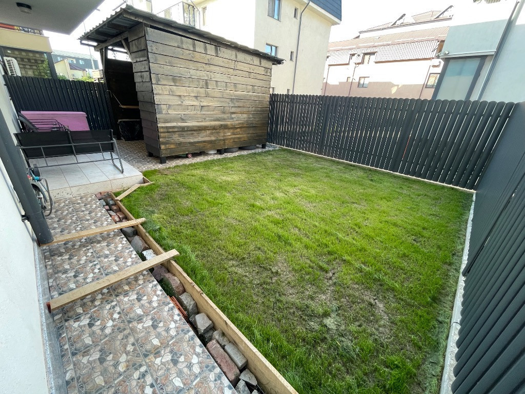 Apartament 2 camere + curte + loc de parcare