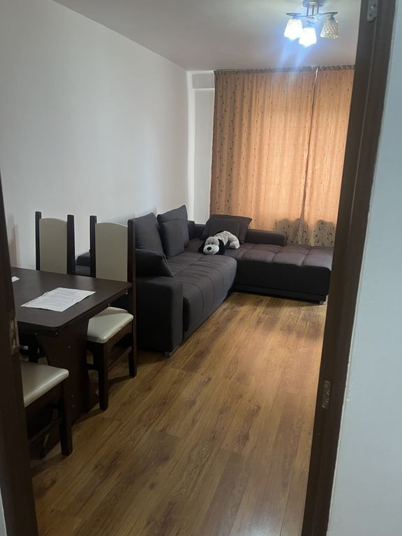 Apartament de închiriat cu 2 camere, în centrul orașul...