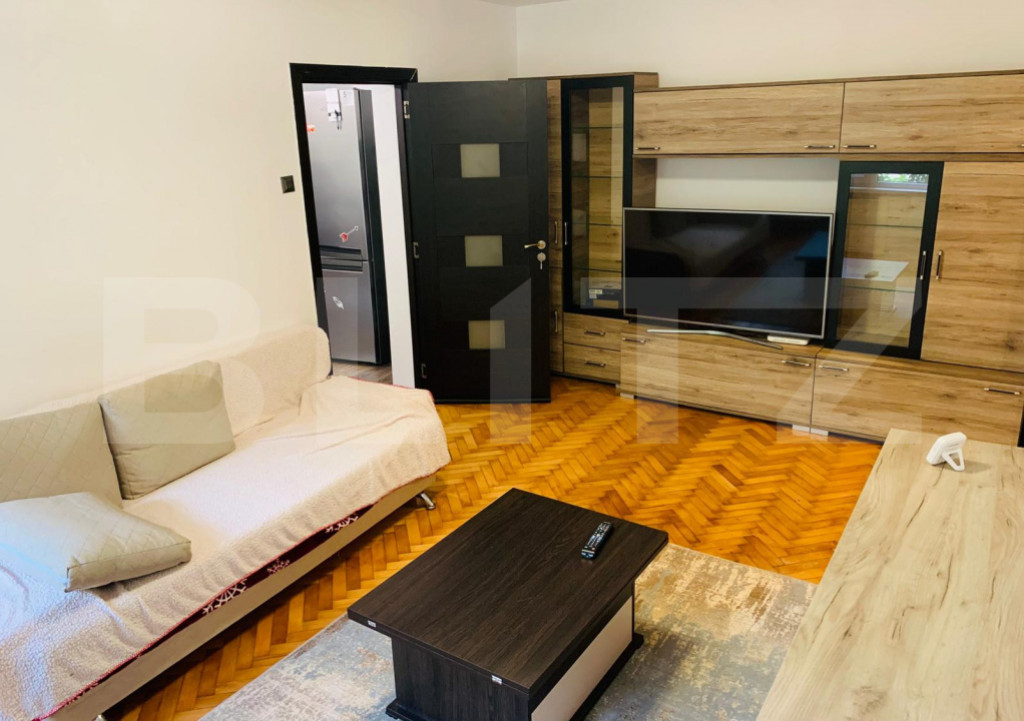 Apartament de vanzare, cu 2 camere, 48 mp, zona 7 Noiembrie