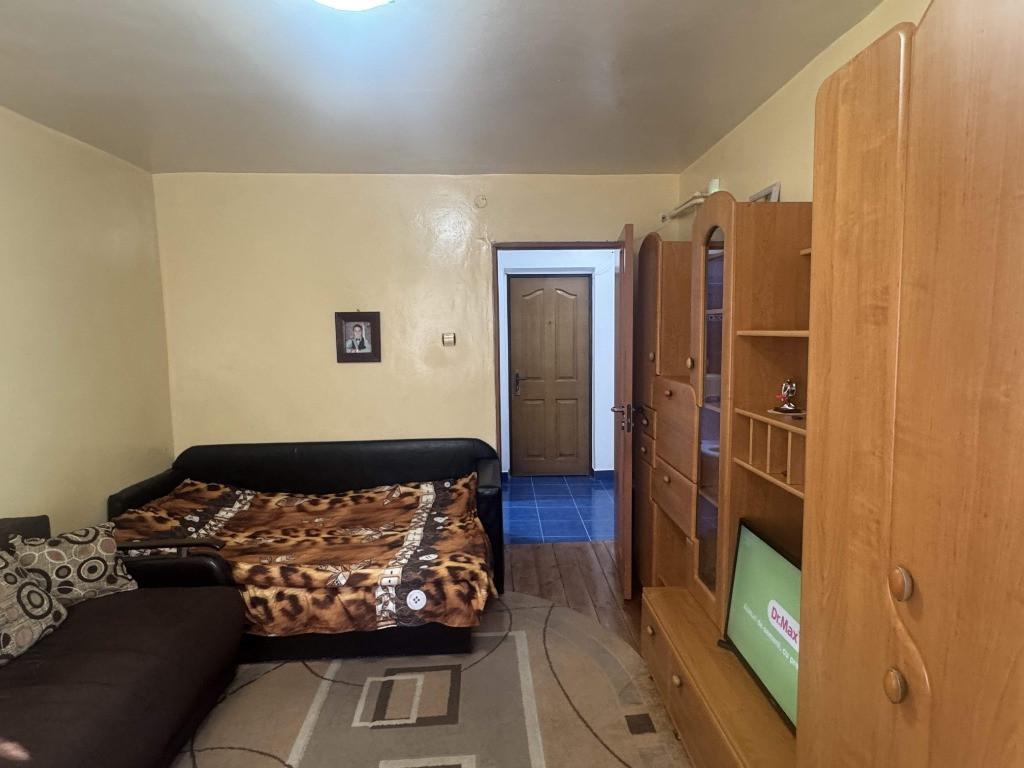 1 cam, etaj 1, 26 mp, bloc caramida, zona Zahana