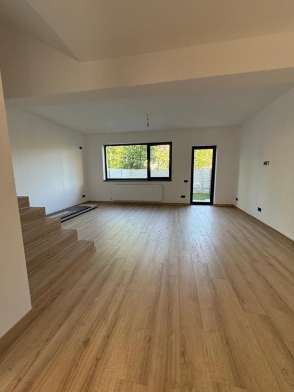 VILA P+1+M 5 CAMERE 4 BAI