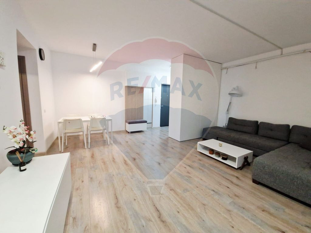 Apartament cu 3 camere de închiriat în zona 1 Mai