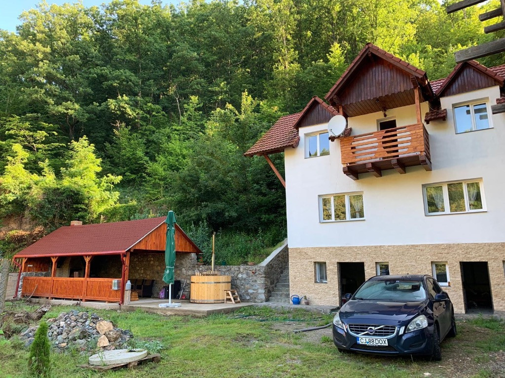 Casă + pensiune + restaurant – 30 km de Cluj