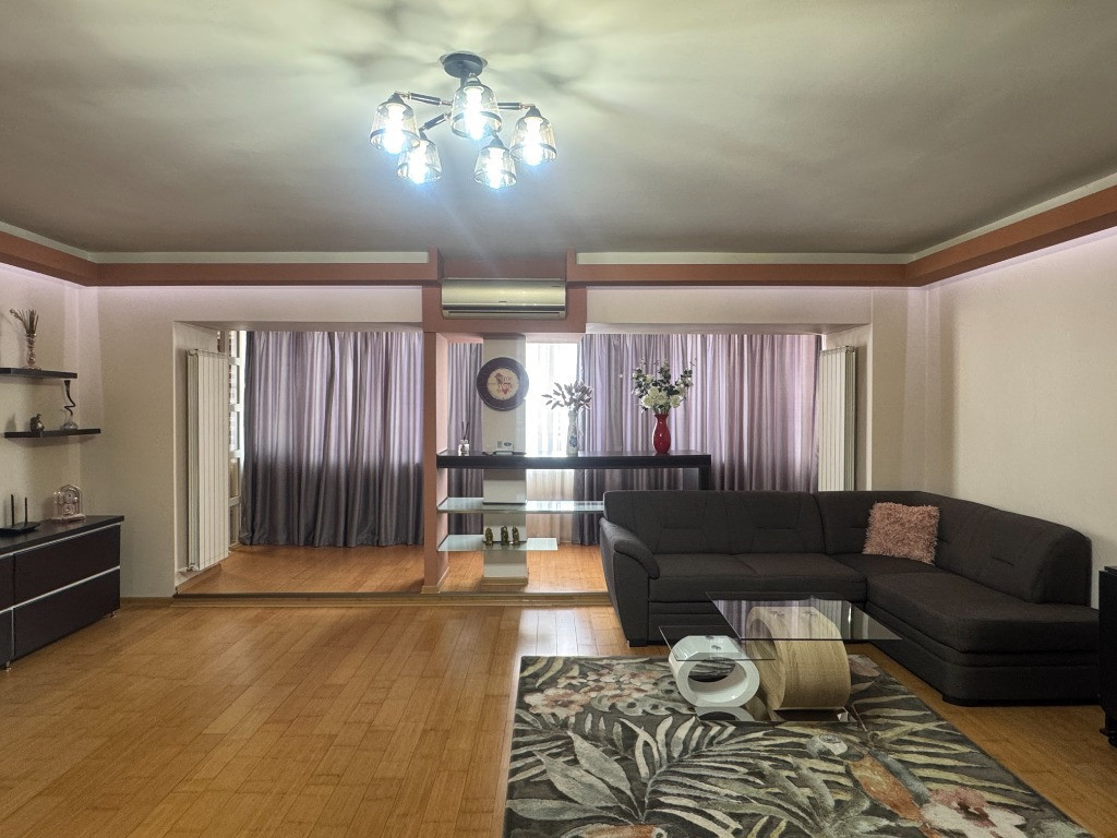 3 cam, 103 mp, etaj 1, modernizat, zona V-uri - Valcea