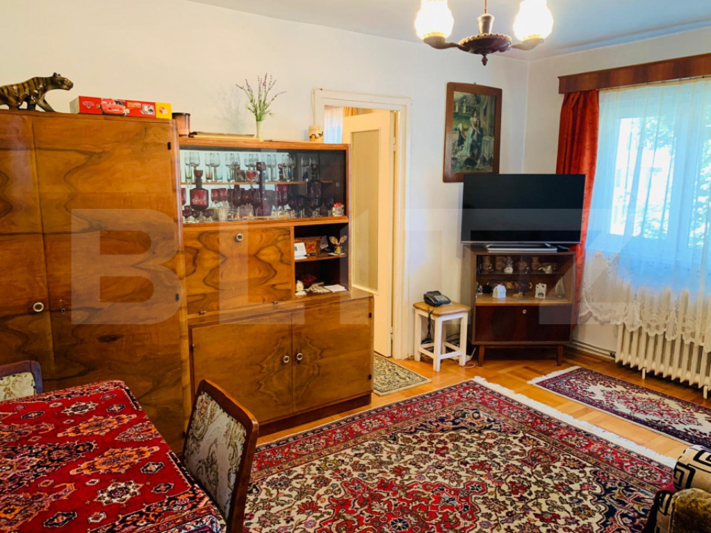 Apartament de vanzare, cu 3 camere, zona 7 Noiembrie