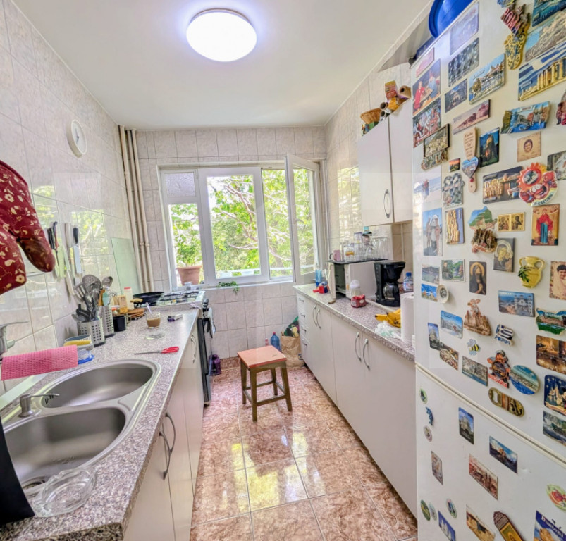 Apartament cu 3 camere, 68 mp utili, etaj 3, zona Pajura
