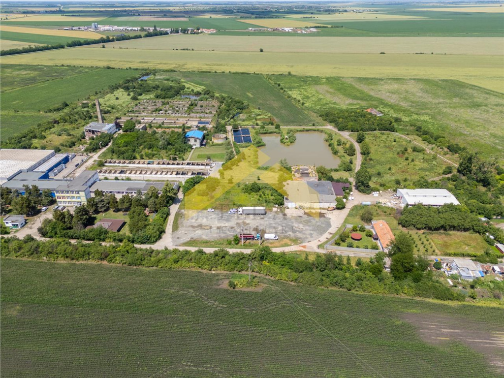 Ferma piscicola cu lacuri si teren intravilan 33 ha