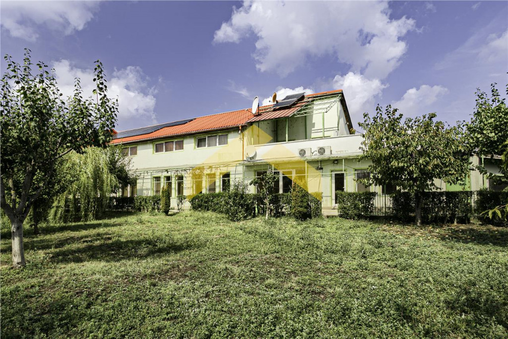 Casa 1000 mp si hala de Zadareni