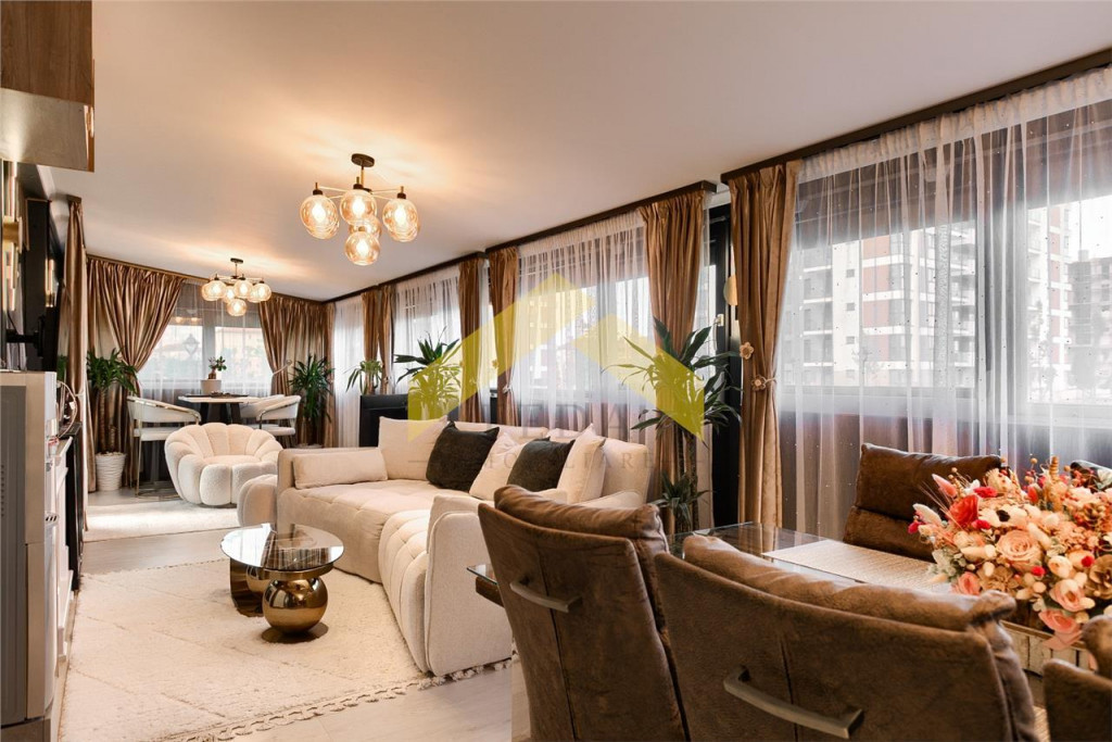 Apartament 3 camere LUX de Adora Park