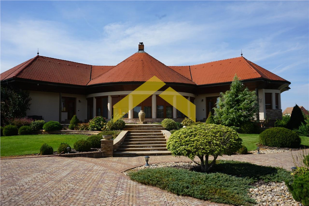 Dou#259; case plus afacere la cheie de