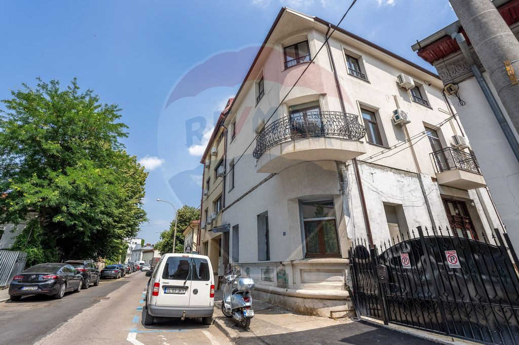 Apartament 4 camere in vila + curte proprie - antecontrac...