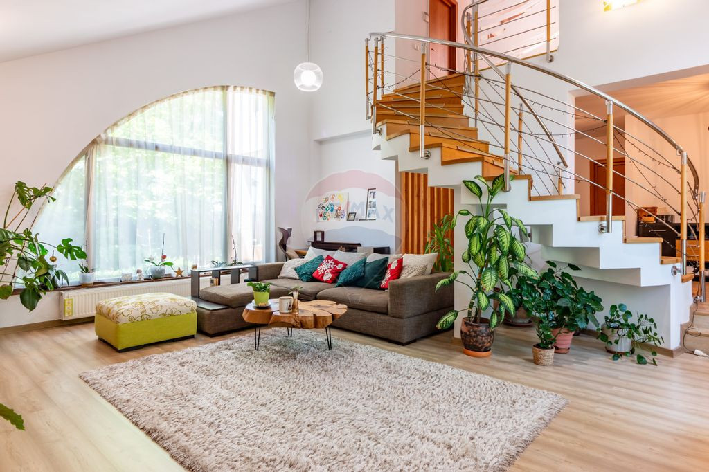 Casă / Vilă cu 5 camere în Pipera, teren 385mp, ansamb...