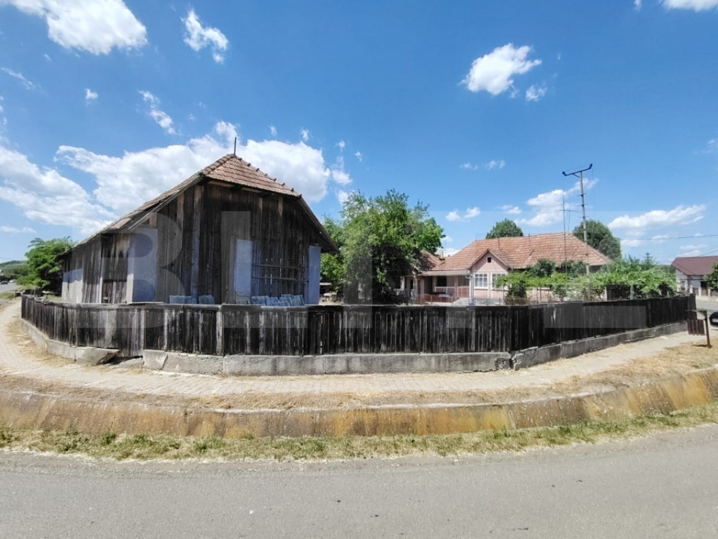 Casa renovabila 2,2 arii taren in Raciu