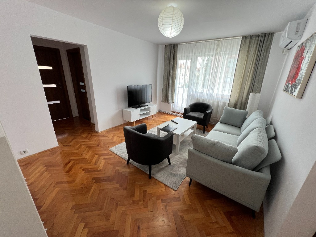 INCHIRIEZ apartament 2 camere,recent renovat ,zona P-ta Rahovei