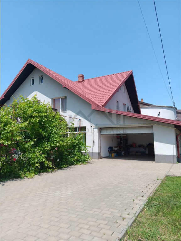 Valea Lupului Vila LUX S P E M su-320mp teren 750mp str Vic