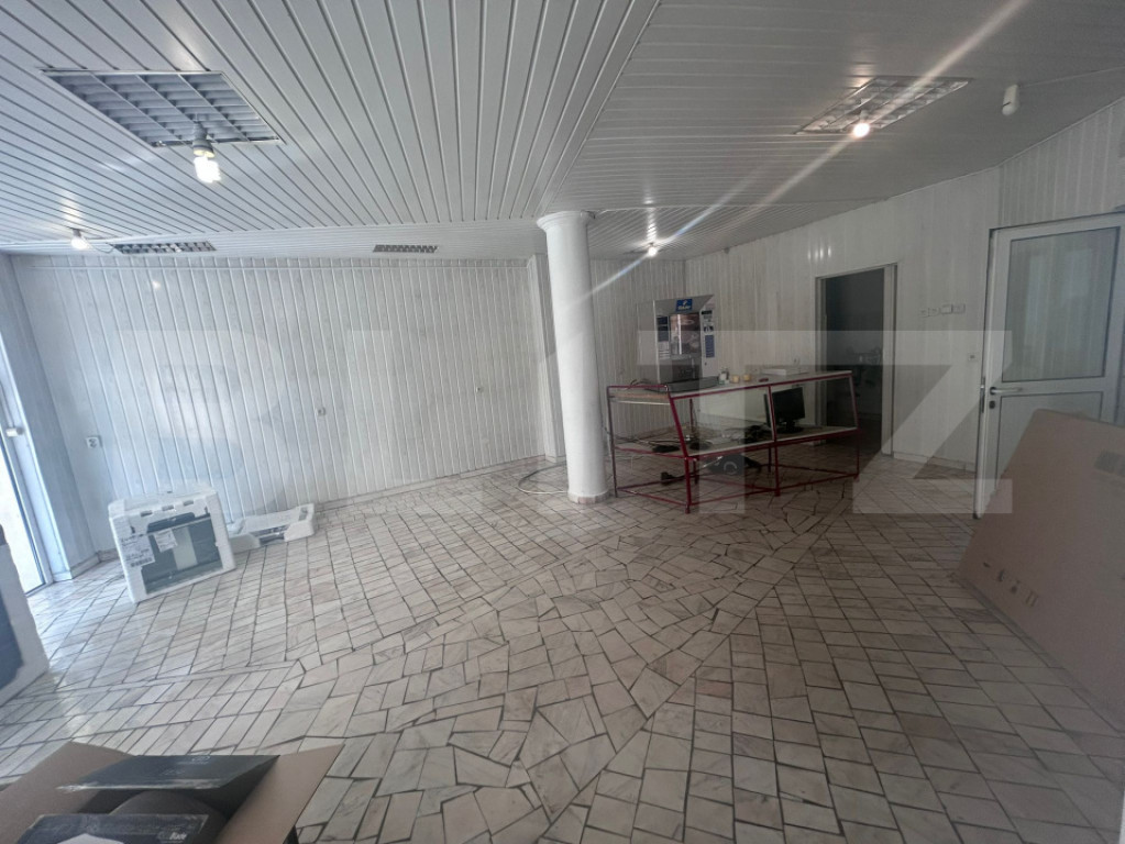 Spatiu comercial 50 mp, vitrina, stradal, zona centrala