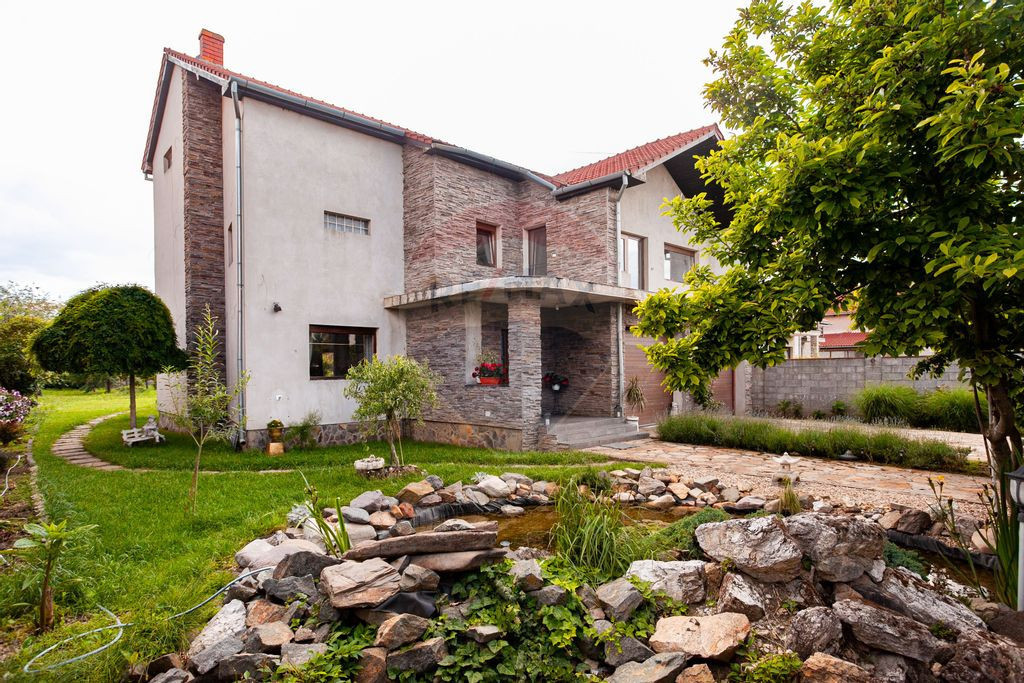 Vilă cu 6 camere de vânzare în Zimandcuz/Arad