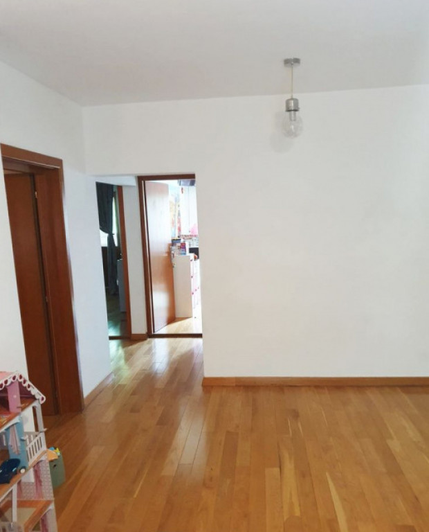 Apartament de 4 camere CU CENTRALA-Parc Sebastian