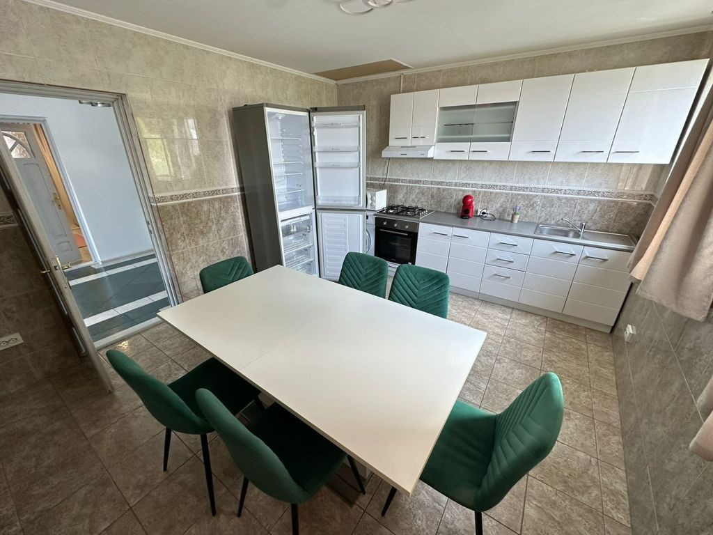 Apartament 3 camere la casă | 75 mp | Centru | 1.000€/...