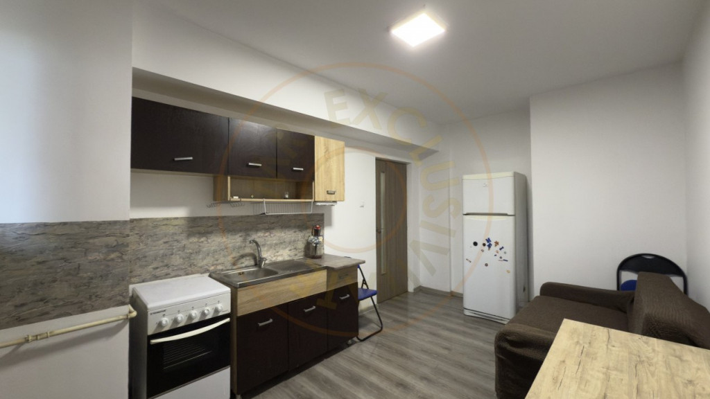 Garsoniera tip studio Pitesti zona Banat-bloc nou!