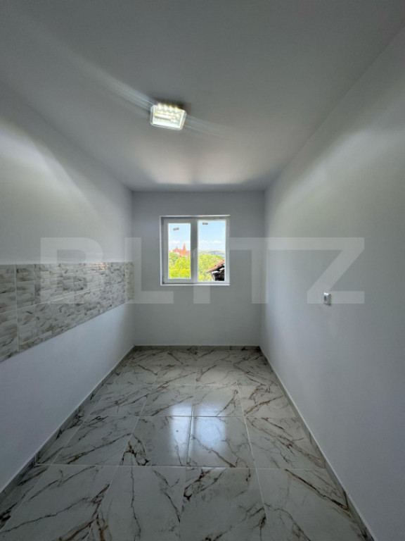 Casa cu 2 camere si cu o superba priveliste spre Castelul Co