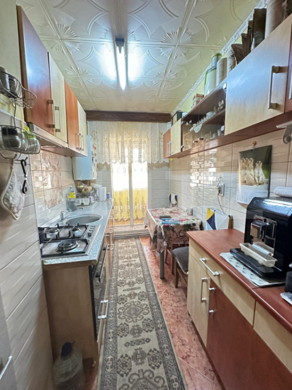 Apartament de vanzare 2 camere decomandat, zona Centrala Sac