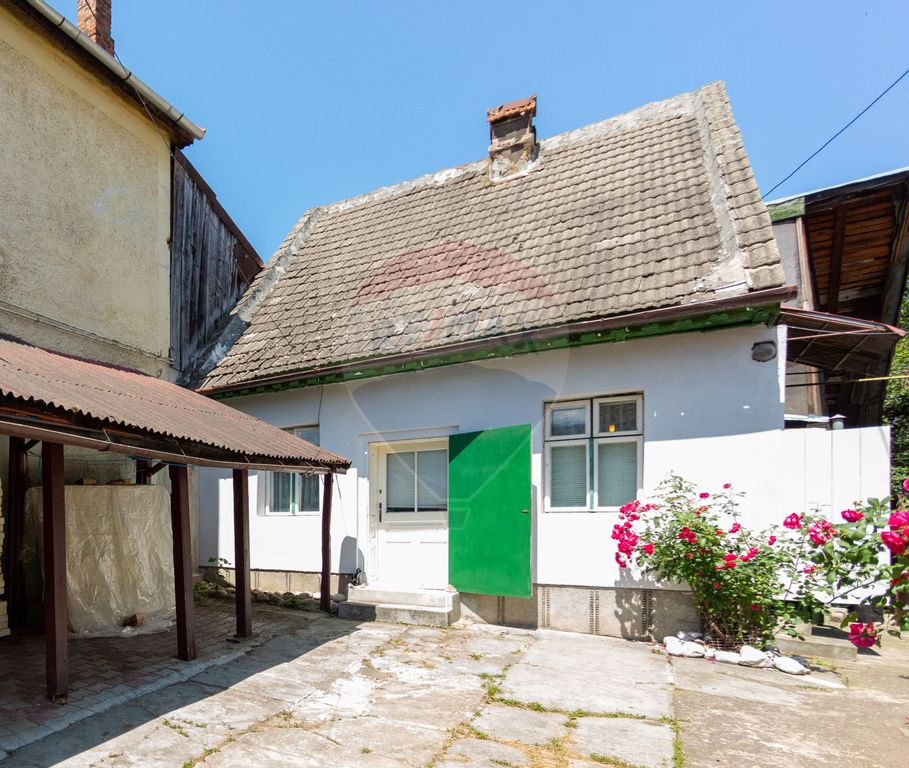 Casă din cărămidă situată în Noua și teren 171 mp,...