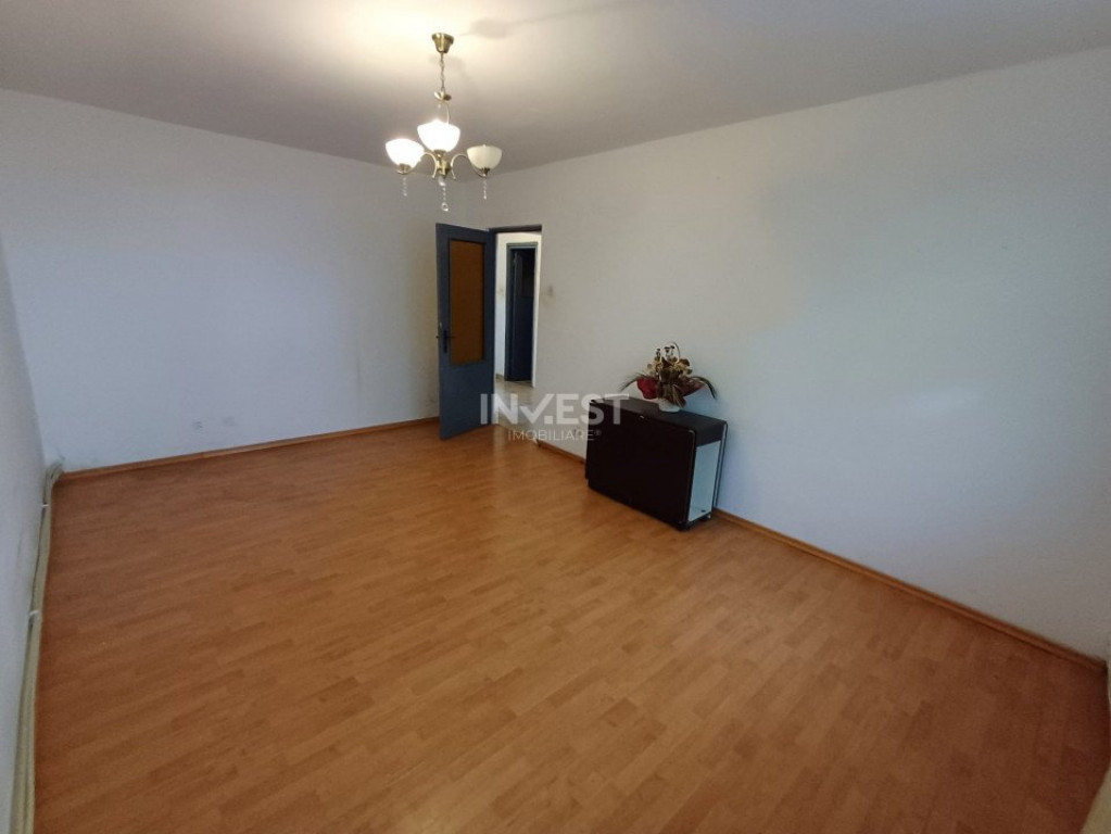 Apartament cu 3 camere in zona Dacia- LIBER