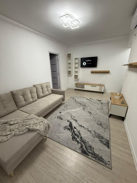 Apartament cu doua camere, renovat - mobilat si utilat mo...