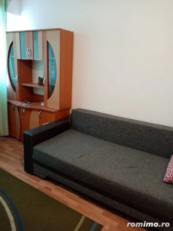 1 camera in zona Dacia