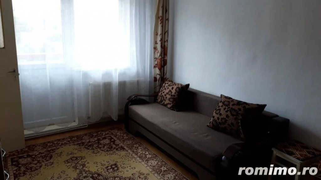 1 camera in zona Dacia