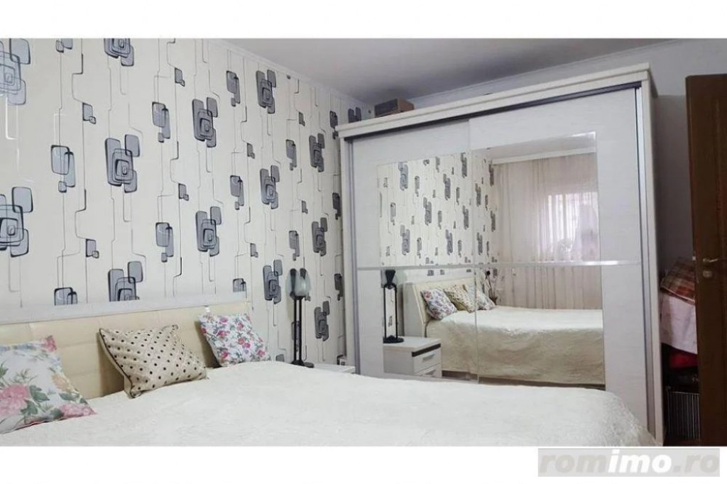 1 camera in zona Lipovei