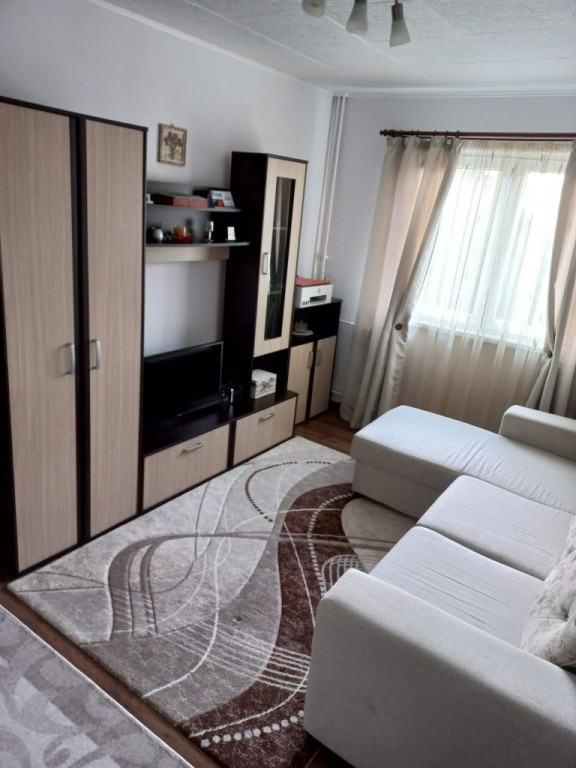 Apartament 2 camere etaj intermediar zona Gemenii