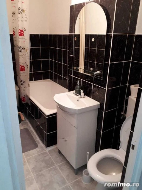 1 camera langa Facultatea de Medicina