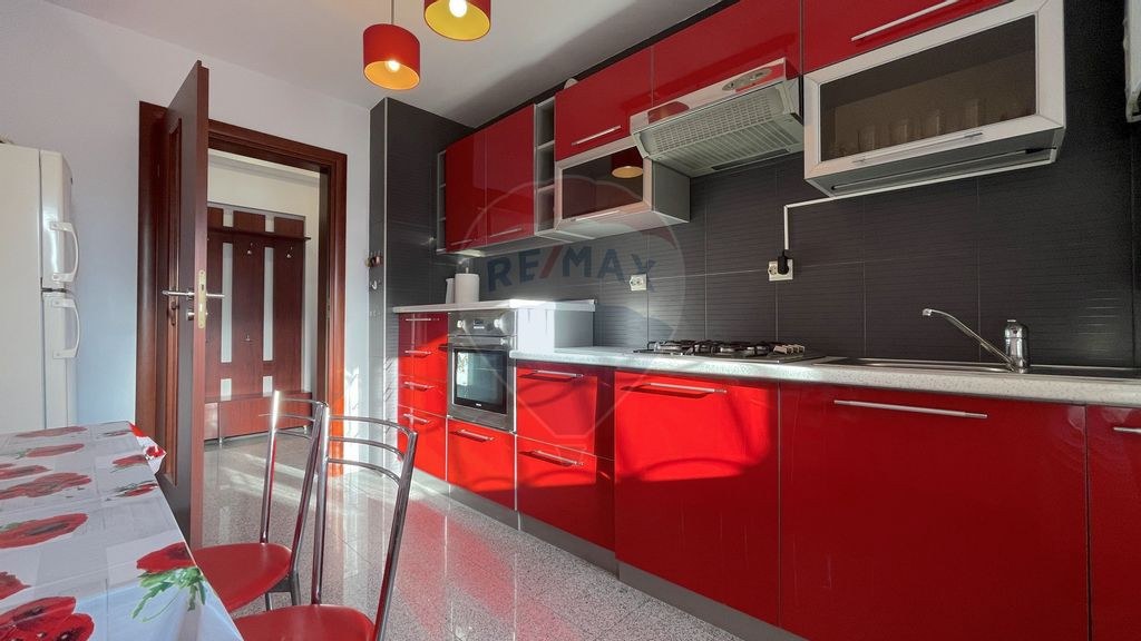 Apartament cu 3 camere de închiriat în zona ITC, etaj 1!