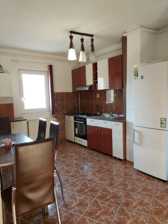 Apartament cu 2 camere, decomandat, Cetate-Mercur