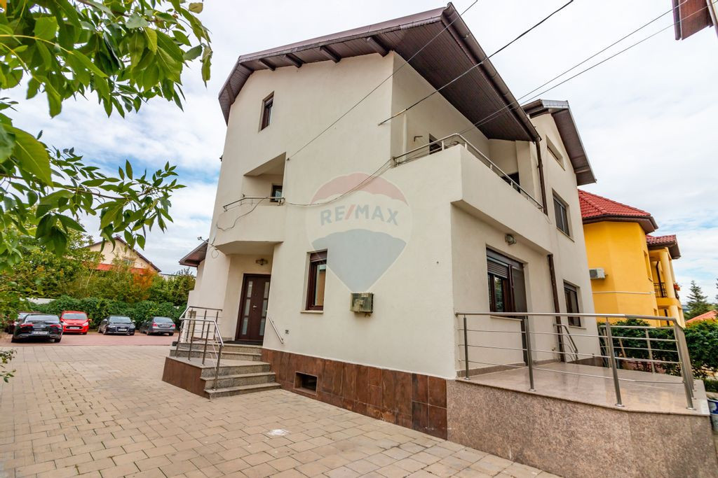 Casă / Vilă 13 Camere pretabila Clinica, After School, ...