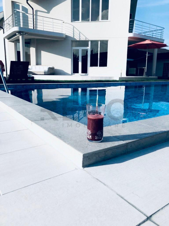 Vila de lux in Sanmartin, Beverly Hills