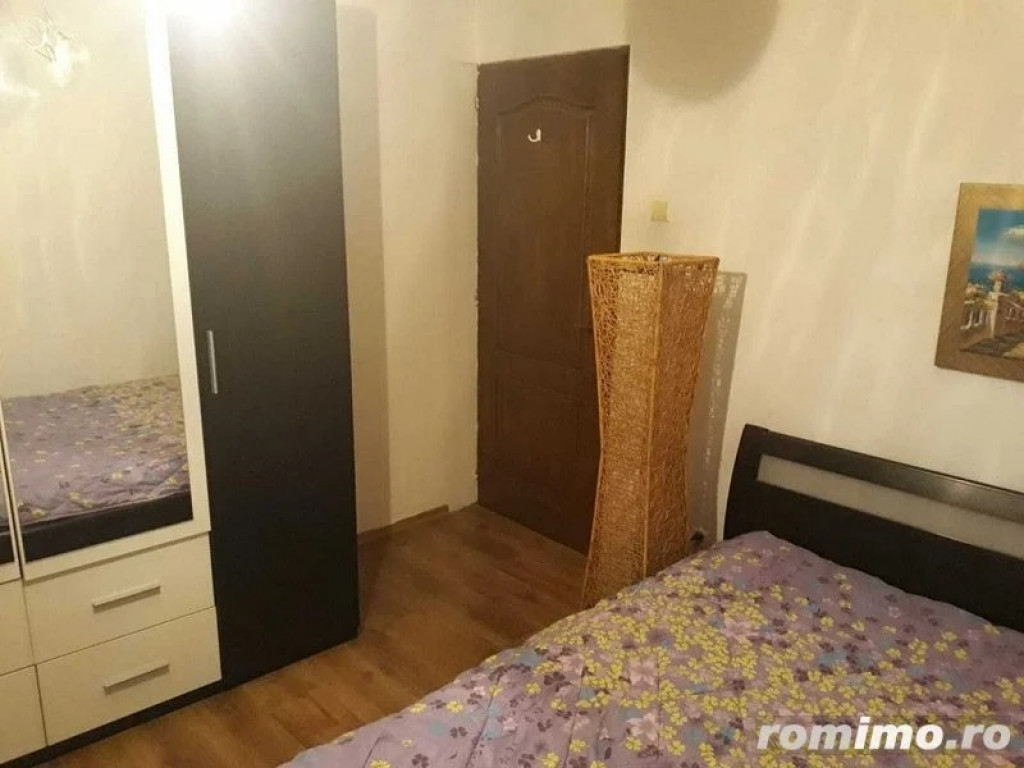 3 camere in zona Complexul Studentesc