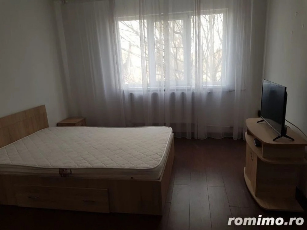 1 camera in zona Lipovei