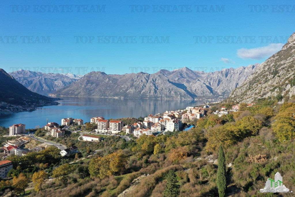 Teren de in Kotor Muntenegru