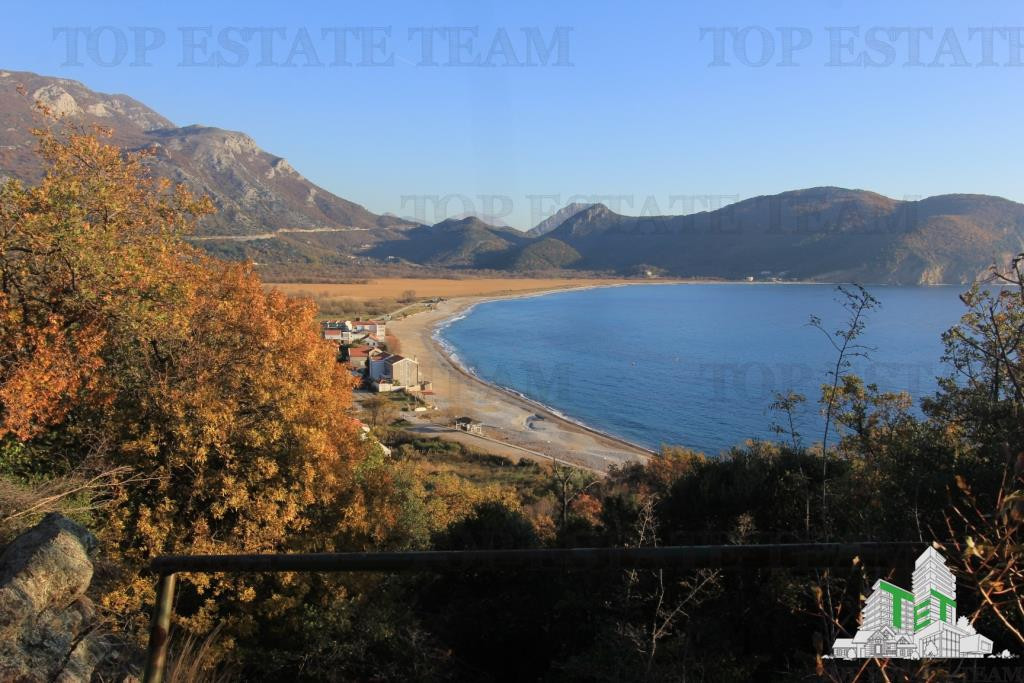 Teren de in Budva Muntenegru