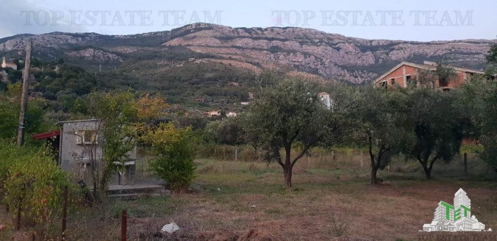 Teren de in Budva Muntenegru