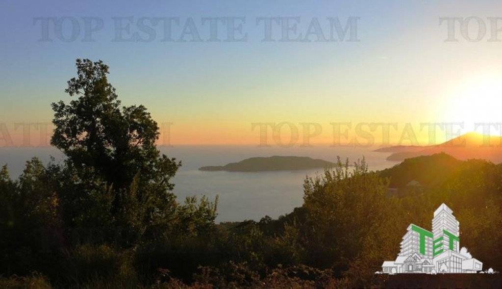 Teren de in Budva Muntenegru