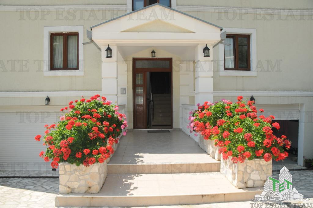 Vila de in Budva Muntenegru