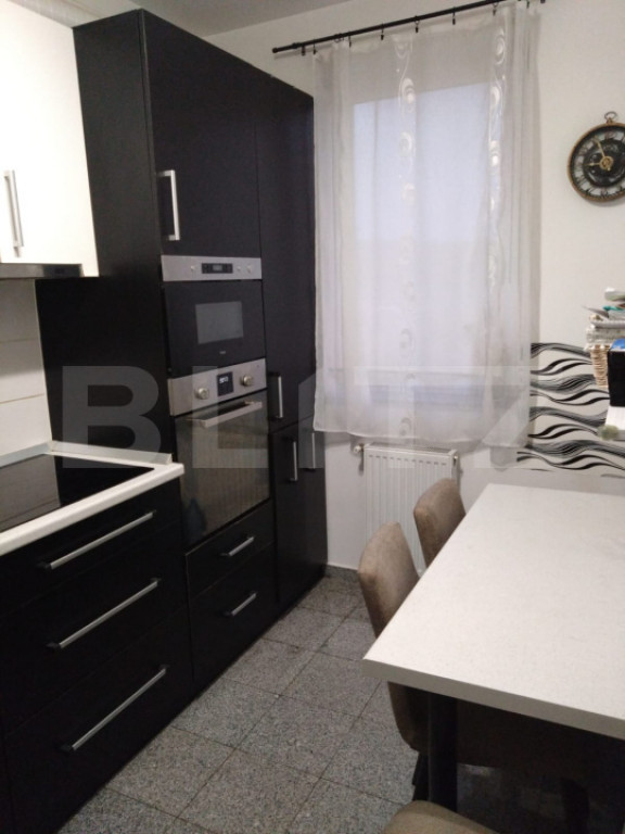 Apartament cu 3 camere, la cheie, etaj intermediar, zona Reg