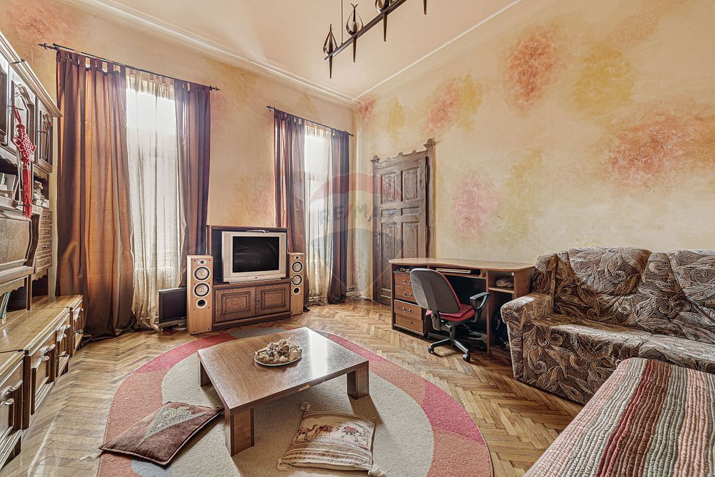 Apartament cu 3 camere de vânzare în zona Central