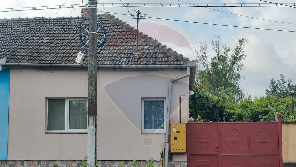 Casă cu 3 camere de vânzare pe str Cimpia Turzii Aradul...